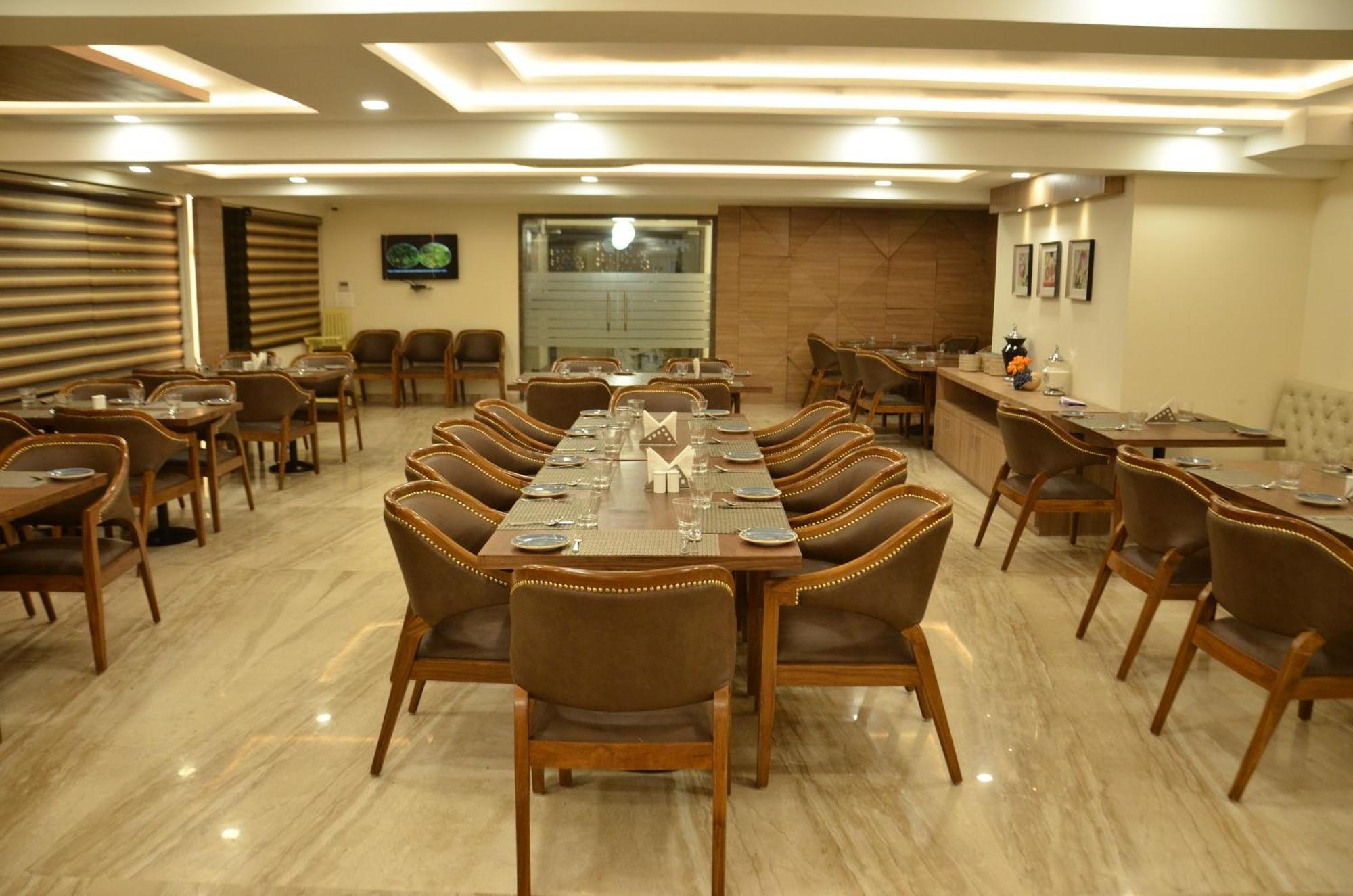 The Ved Mantra Hotel Gwalior Eksteriør billede